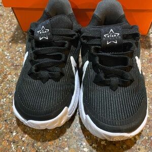 Nike Kids baby/Toddler shoes 5C